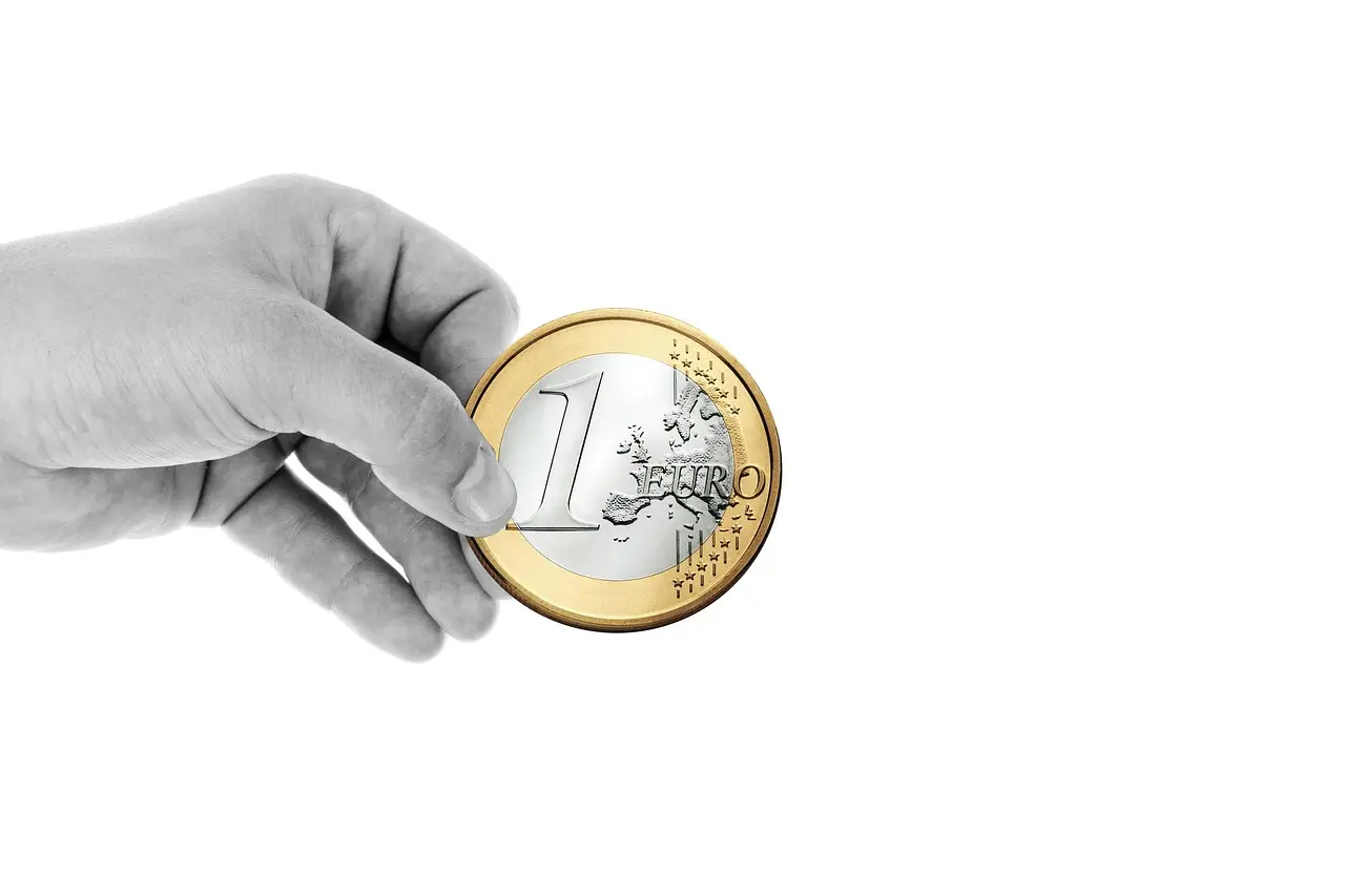 Stablecoin remittances cost 84% less than traditional transfers, report finds
