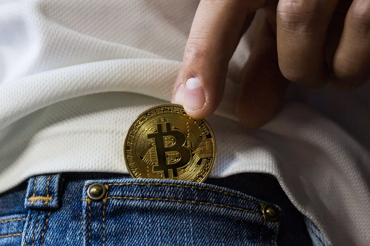 Scammer Lost $4.8M in Bitcoin to Tampered Ledger Wallets: Chainalysis