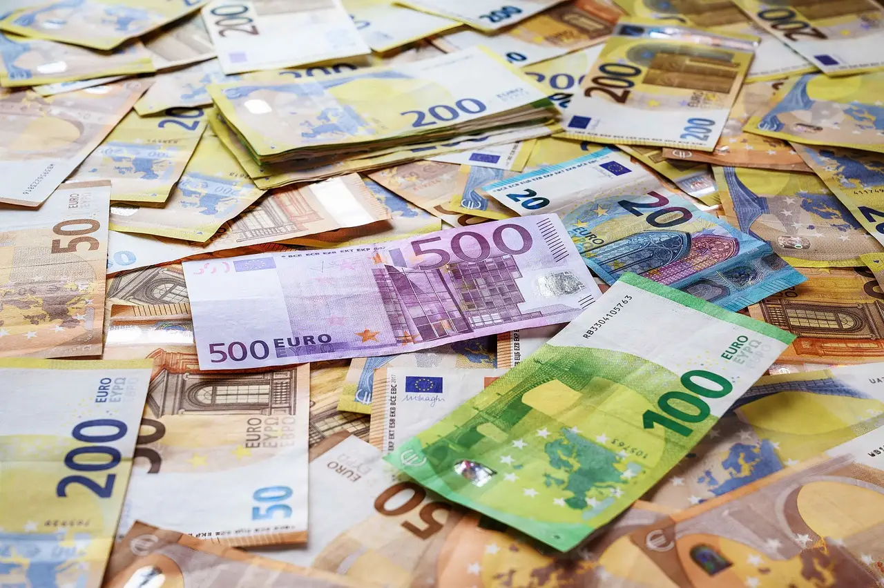 Lagarde says euro-area economy is resilient, digital euro imminent